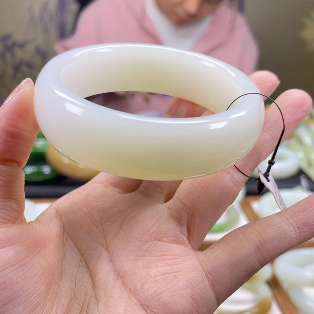 和田玉未镶嵌手镯55圈