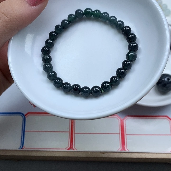 Q***n翡翠未镶嵌手链翡翠