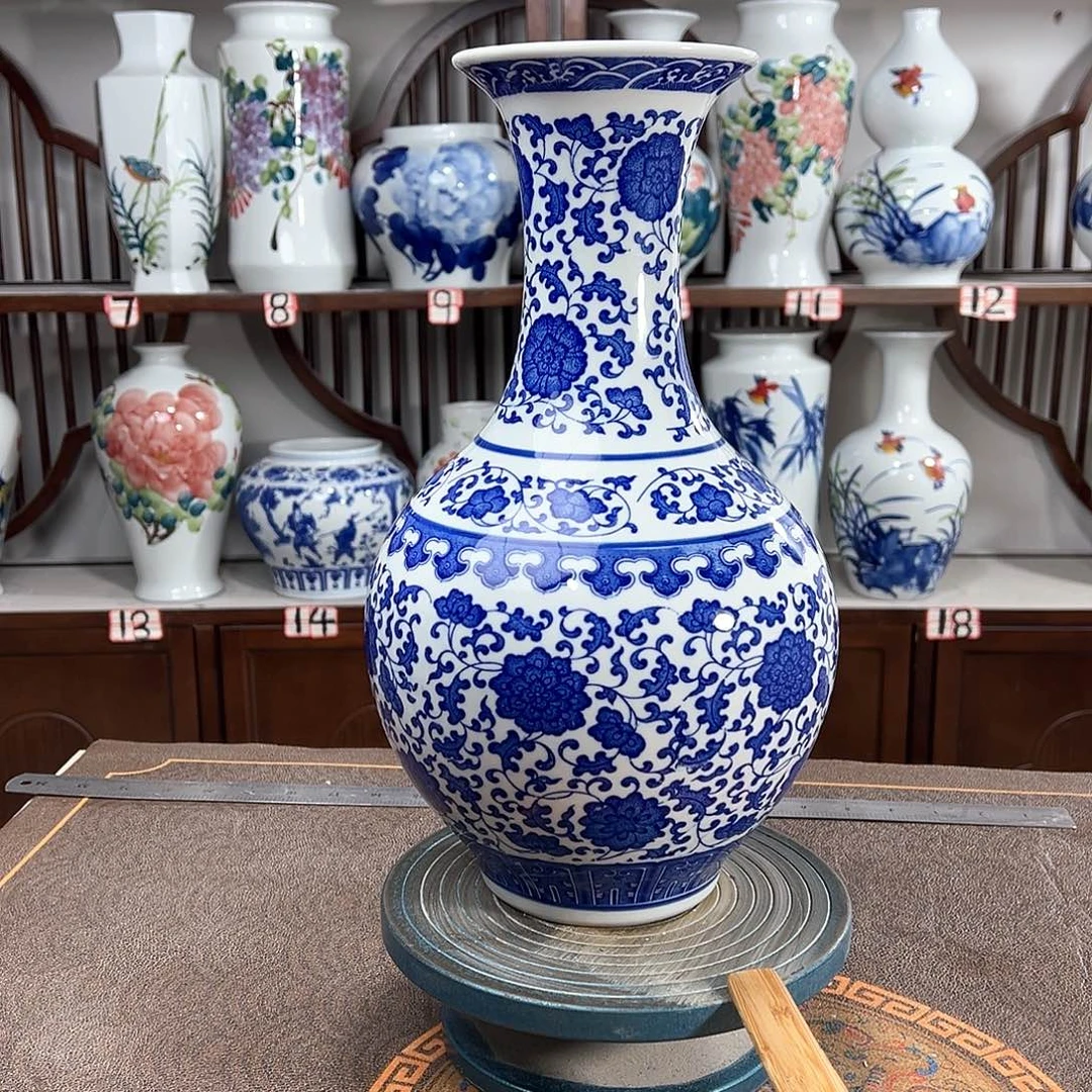 摆件景德镇陶瓷缠枝