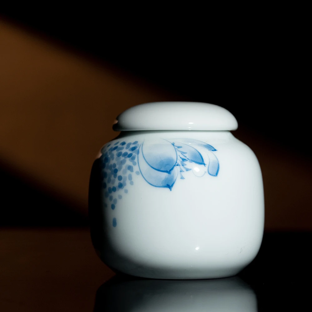 【瓷见如故】手绘兰荷小茶叶罐  th347