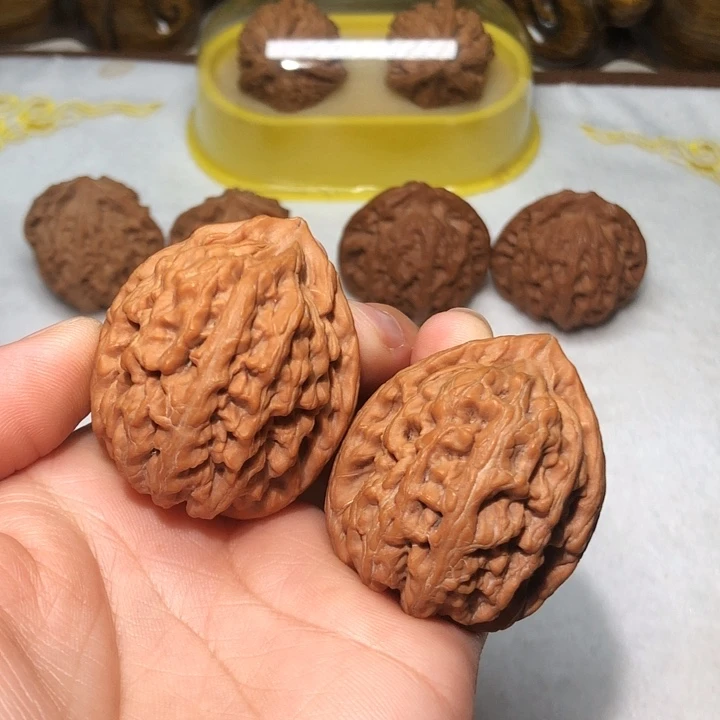 文玩核桃40红锦鲤