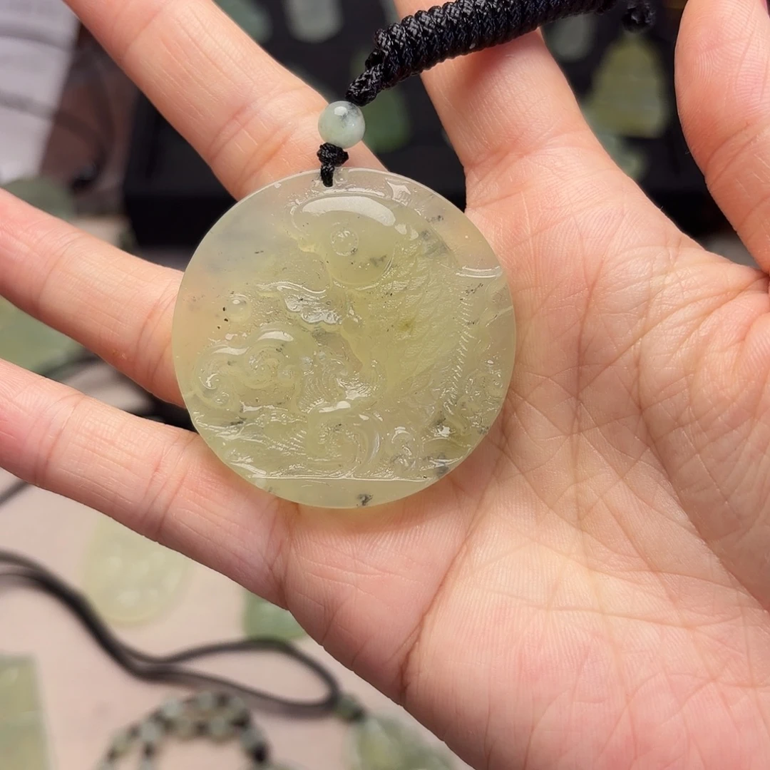 岫玉合金颈饰吊坠