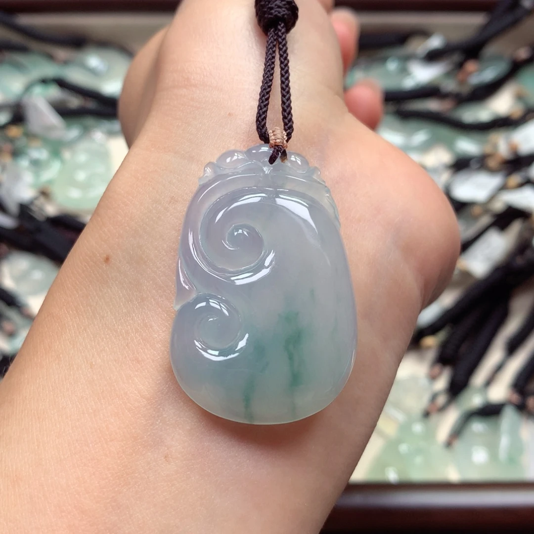 翡翠未镶嵌颈饰如意