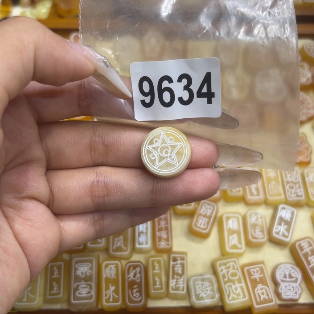 嘟***嘟琥珀未镶嵌珠宝奇石
