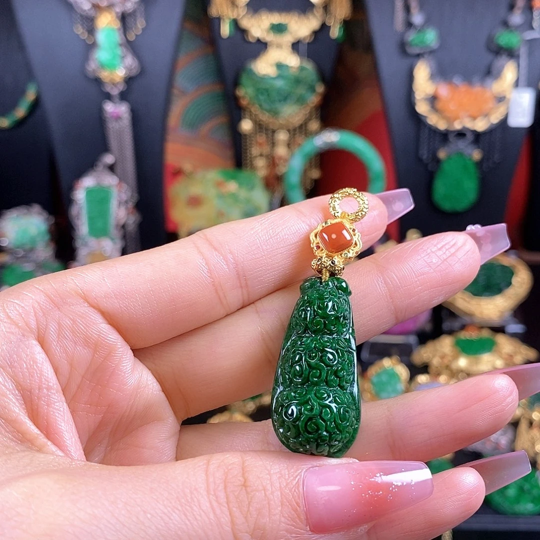 翡翠未镶嵌颈饰吊坠