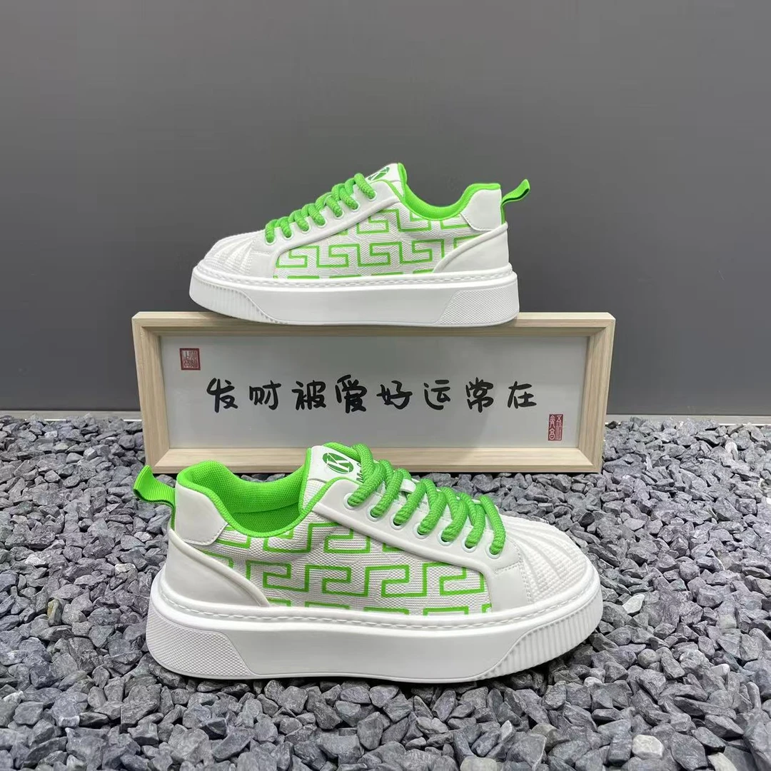 男士时尚百搭新款系带低帮小白鞋舒适软底轻便板鞋潮男运动休闲鞋