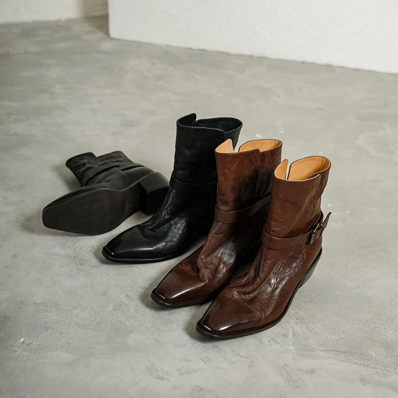 2025年秋冬新款英伦风切尔西靴子粗跟百搭时尚气质高跟真皮短靴女