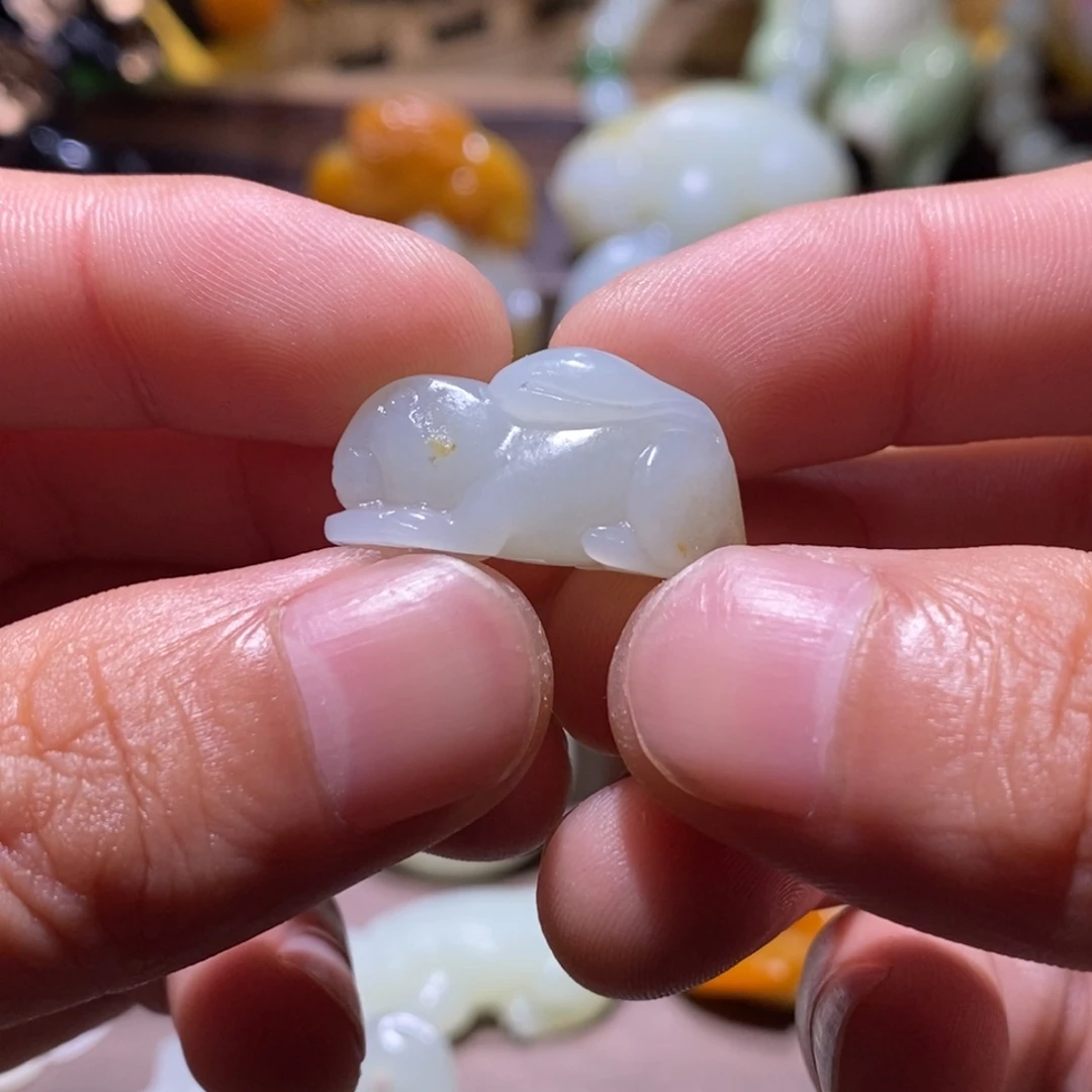 和田玉未镶嵌车挂