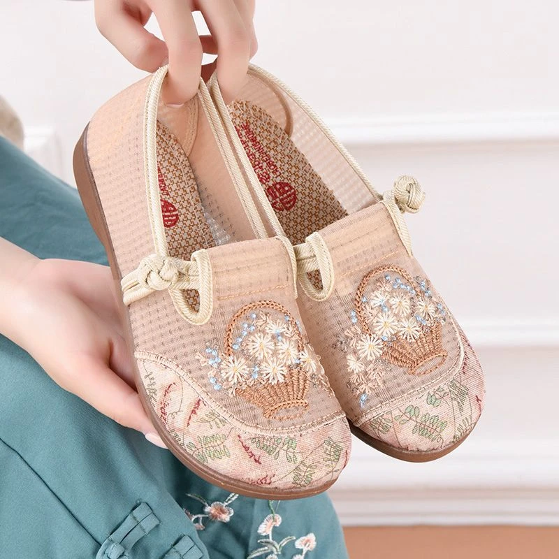 2025新款老北京布鞋女夏季绣花鞋民族风汉服妈妈鞋中老年网面女鞋