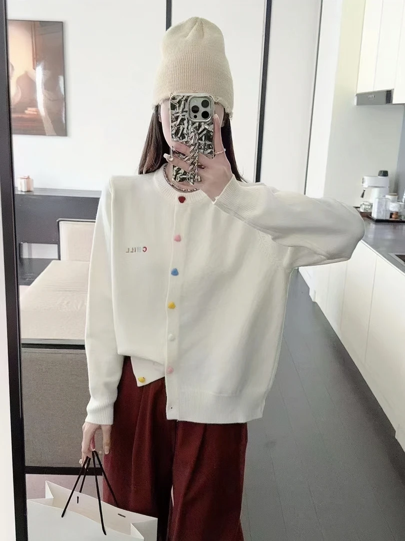 2025彩色爱心纽扣针织开衫秋冬刺绣小字母圆领长袖毛衣外套