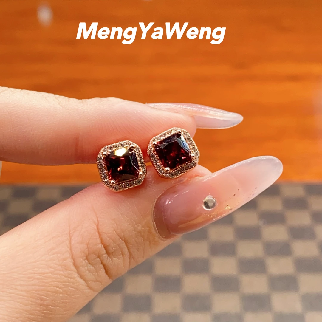 新品戒指【红兰】时尚方糖耳饰6x6mm人工宝石榴红色k4356