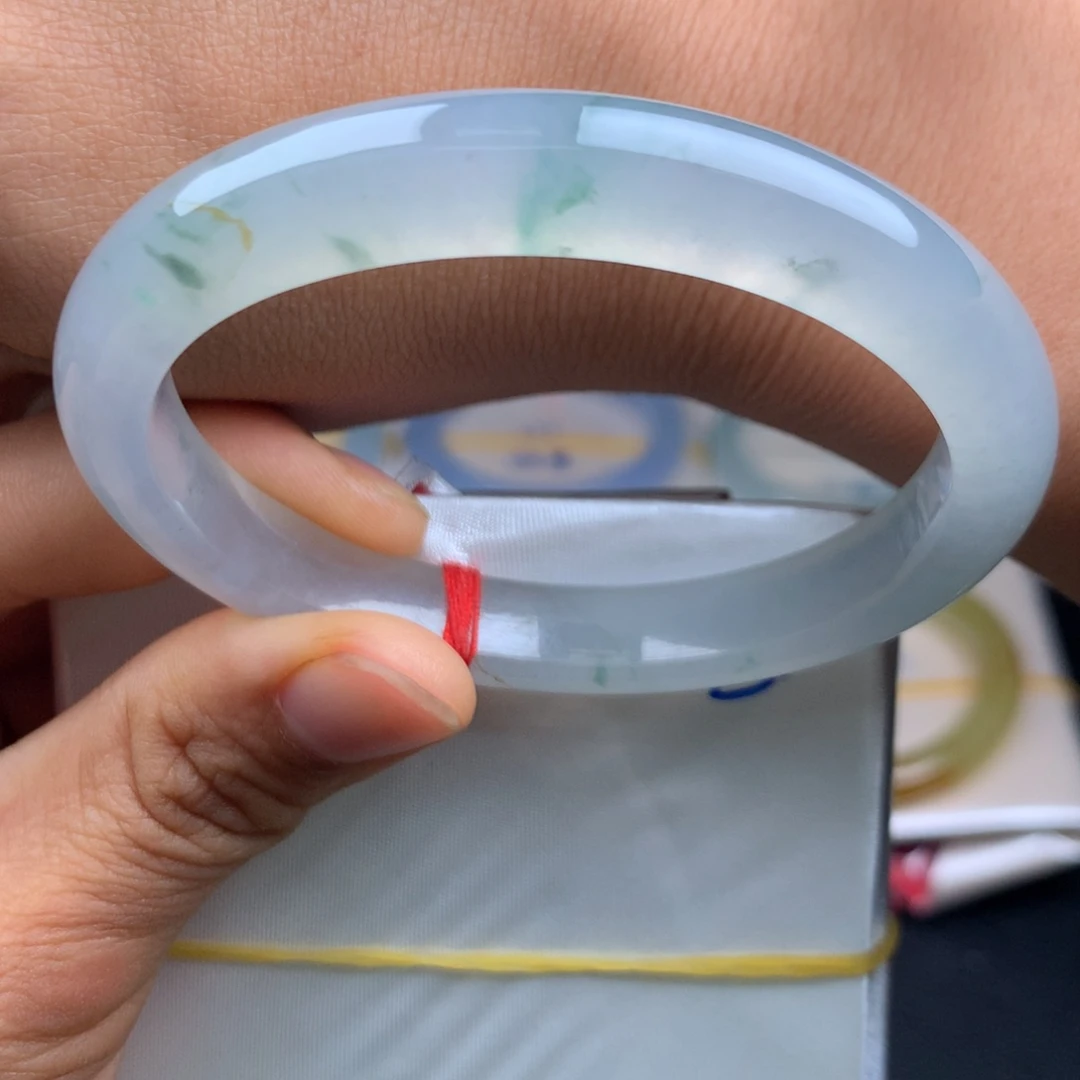 难***子未镶嵌手镯翡翠冰透起光全条一致有包容
