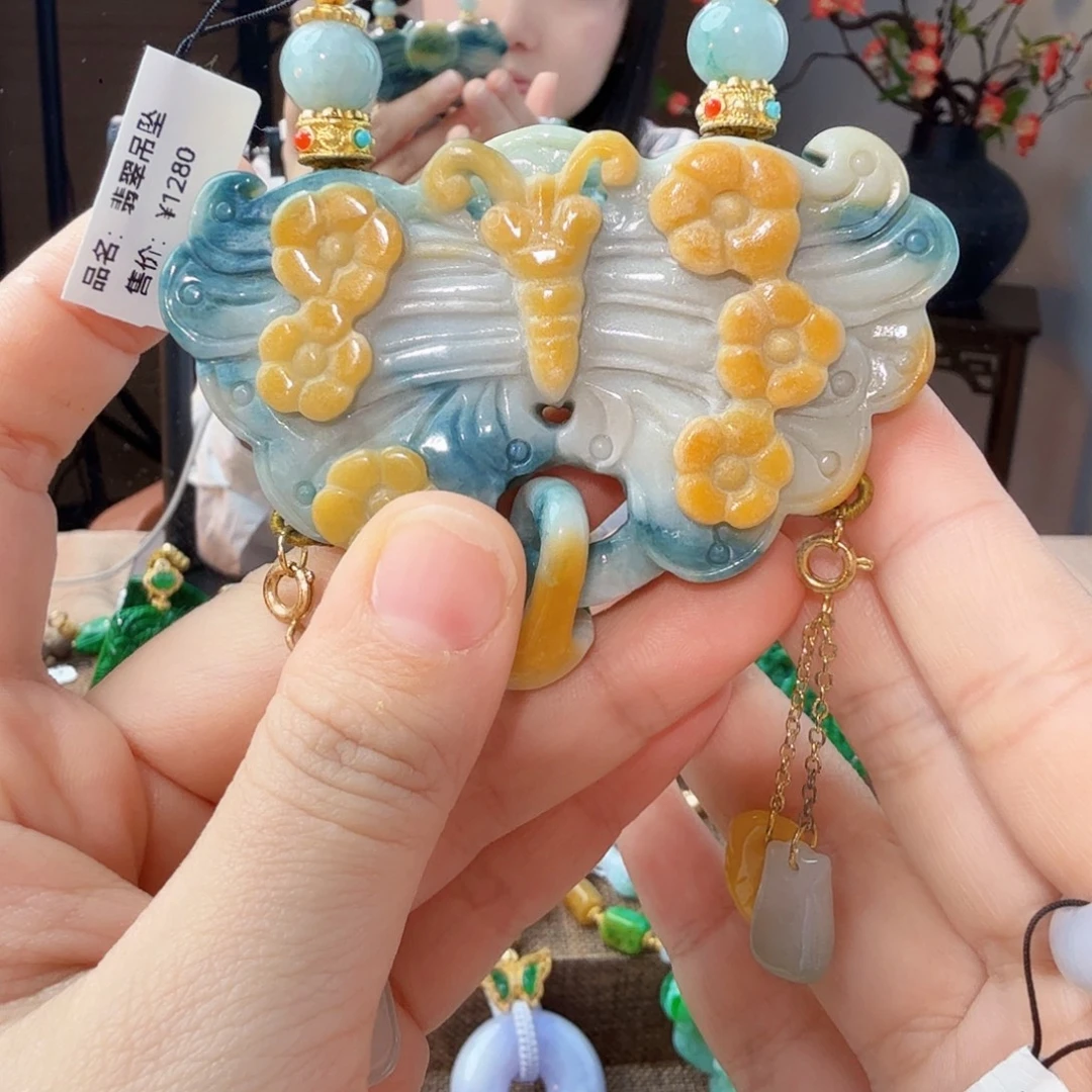 翡翠未镶嵌吊坠(赠链)