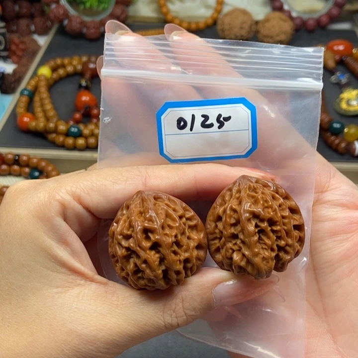 文玩核桃吊坠菩提