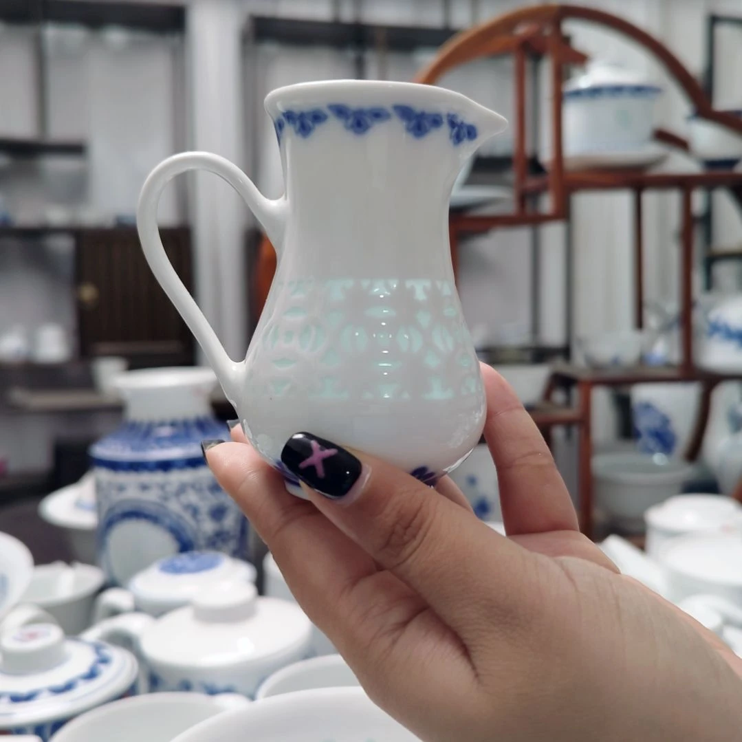 陶瓷青花带耳分酒器两只装