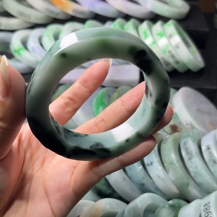 定制翡翠未镶嵌手镯