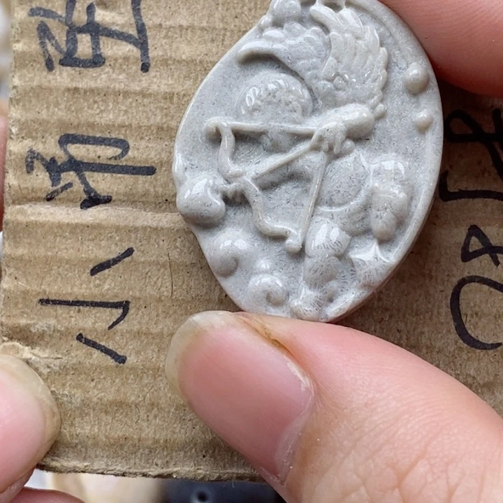 颈饰未镶嵌硅化珊瑚（珊瑚玉）n****i