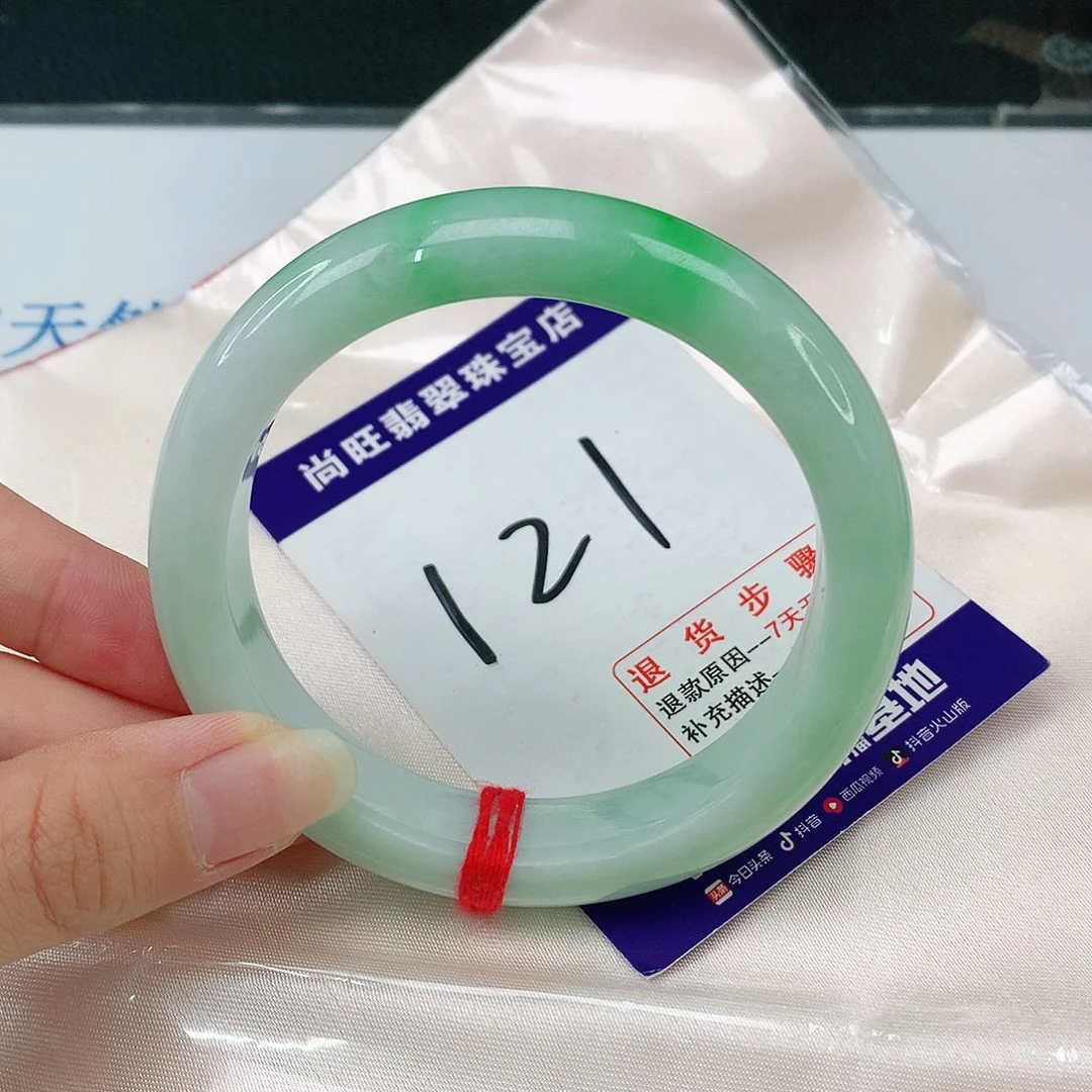 翡翠手镯未镶嵌翡翠12