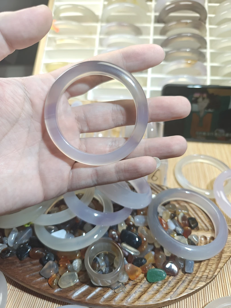 天然玛瑙手镯嘎嘎好