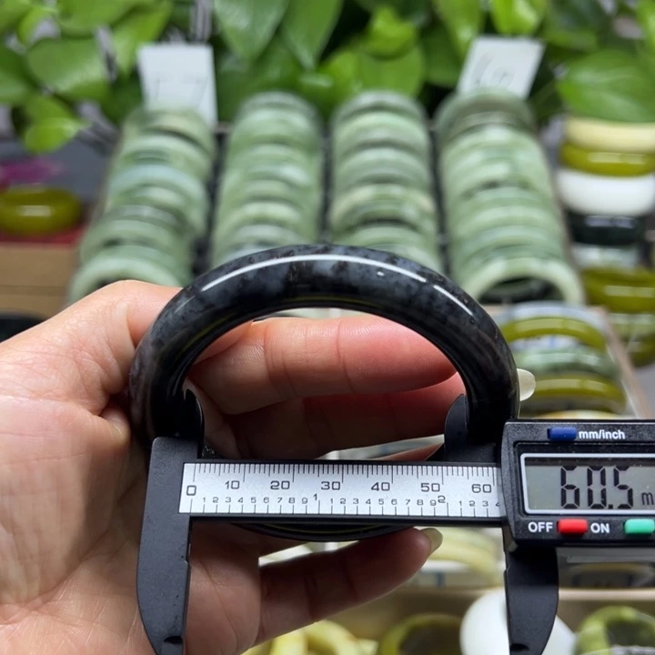 蛇纹石玉未镶嵌手镯36