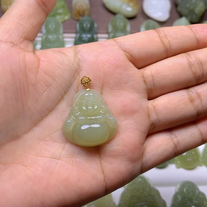 和田玉18K金镶嵌颈饰轻**写