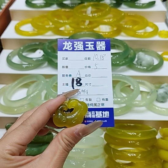 岫玉未镶嵌颈饰岫玉