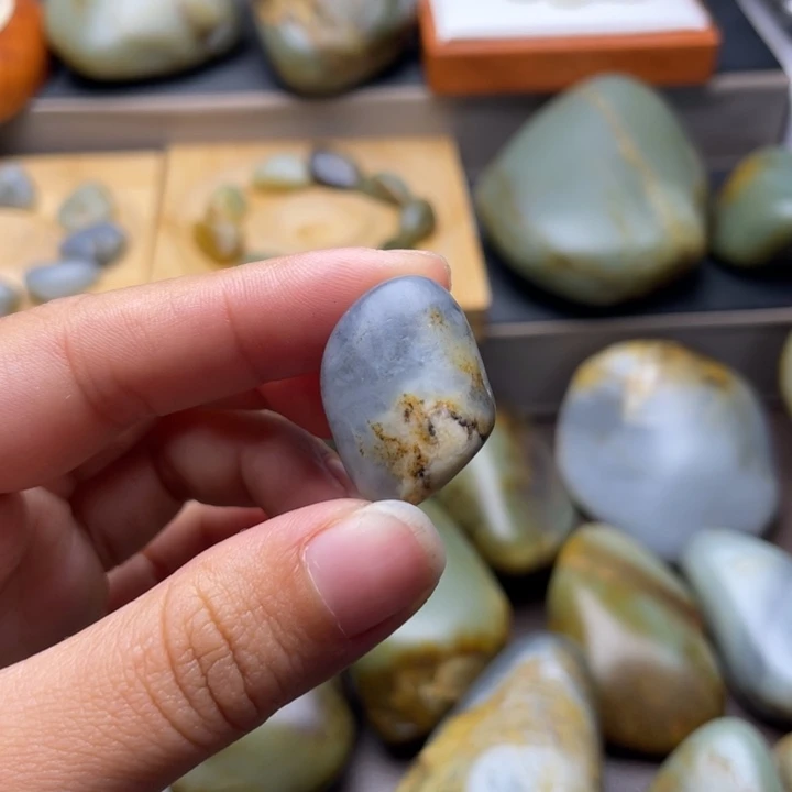 闫***和田玉未镶嵌颈饰19