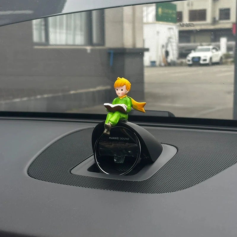 适用于问界智界M5/M7/M9中置音响配件头饰装饰小王子汽车内饰