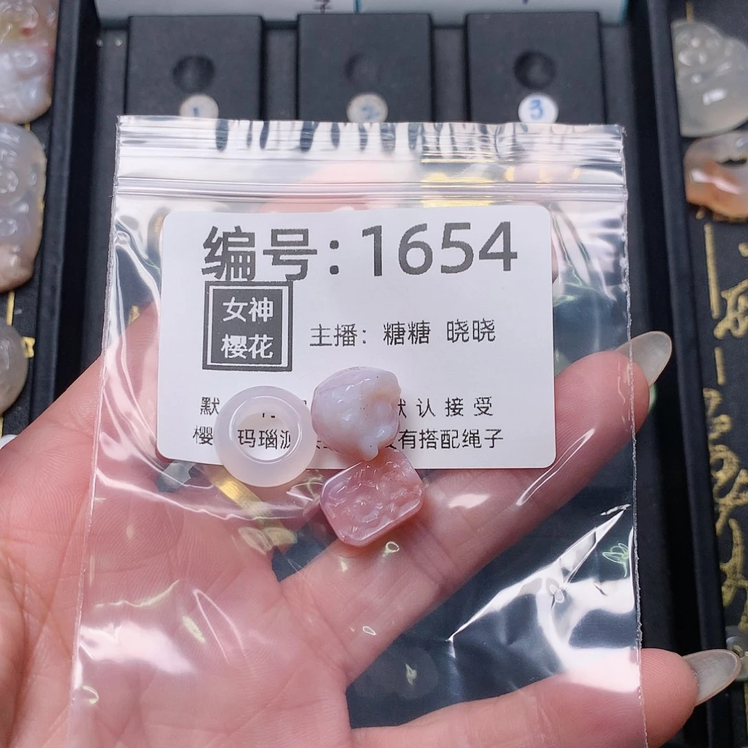 玛瑙/玉髓颈饰合金翎**染