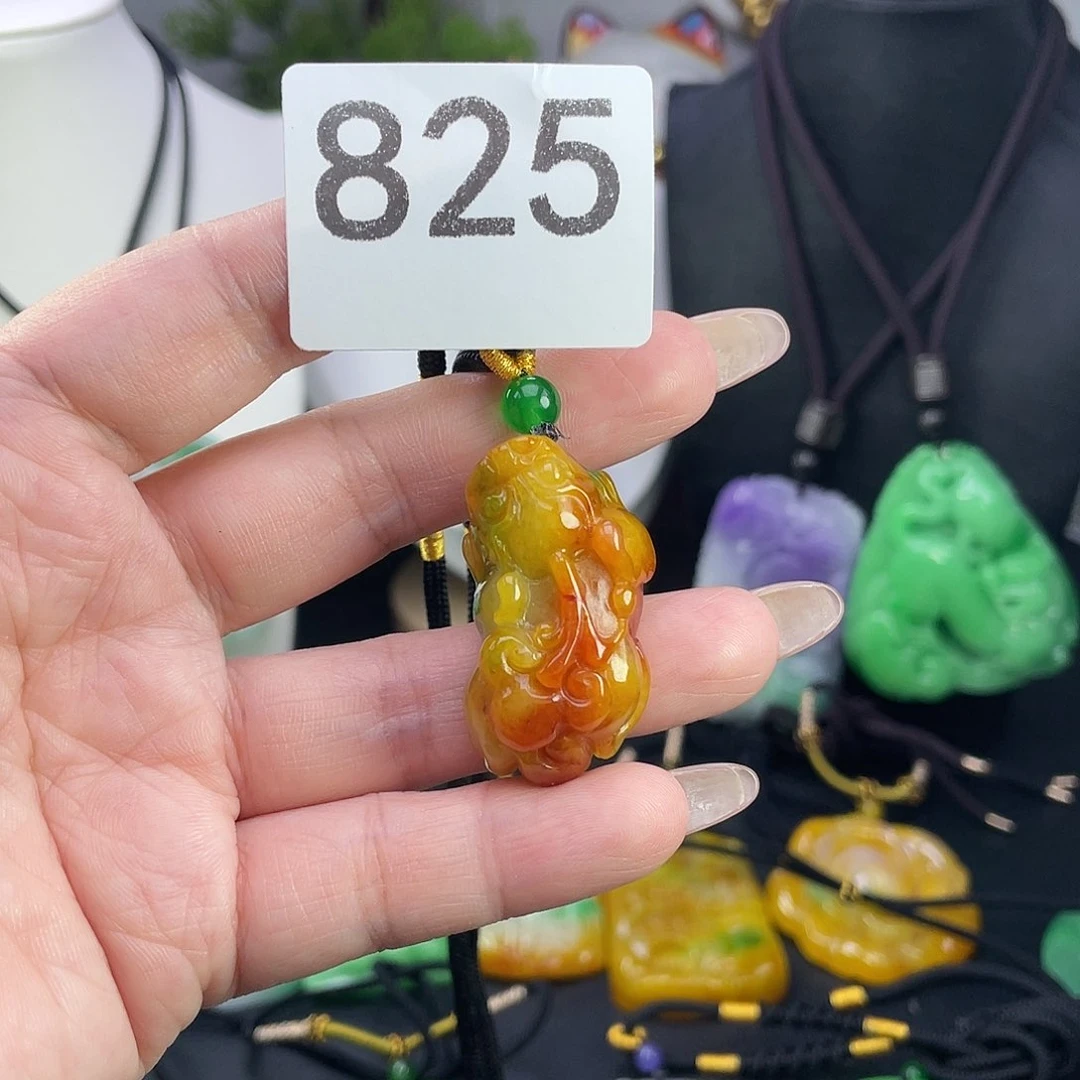 翡翠未镶嵌吊坠(赠链)