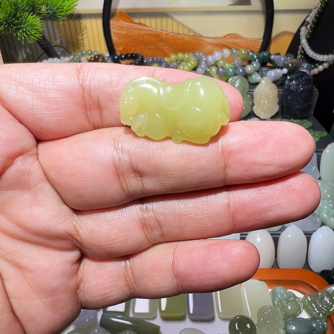 小***仙和田玉（黄玉）未镶嵌颈饰