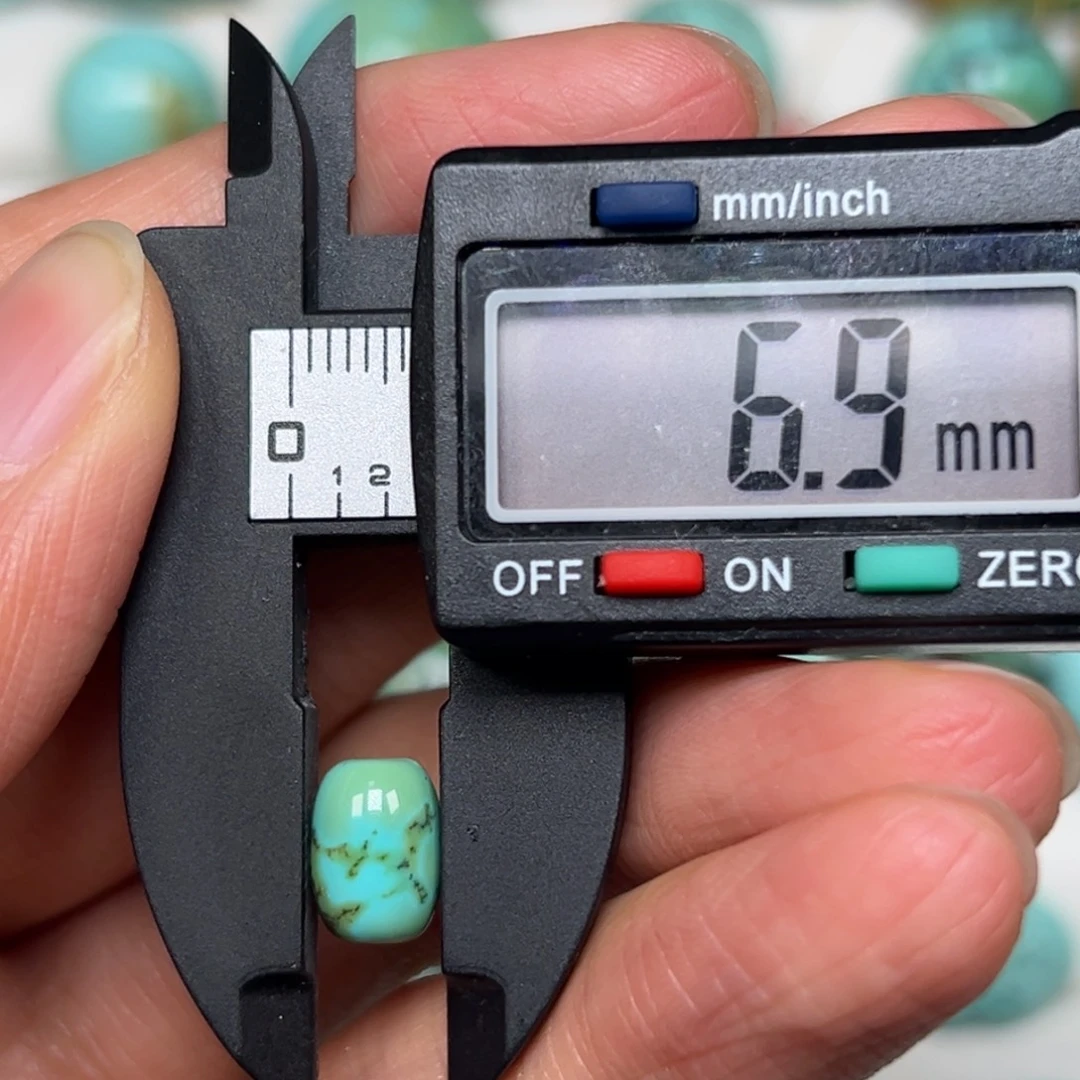 咪***考绿松石未镶嵌珠宝奇石