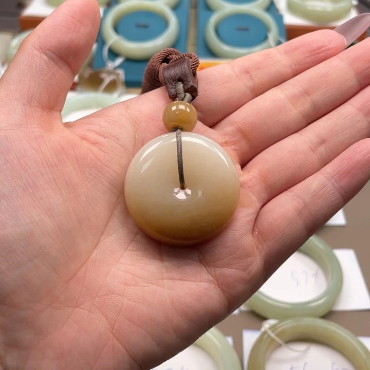 颈饰未镶嵌和田玉