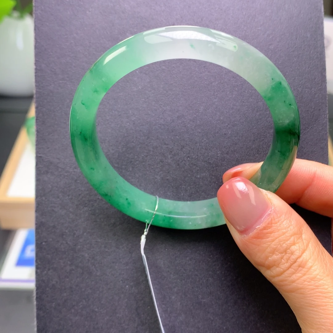 石英质玉（非洲翠）未镶嵌手镯