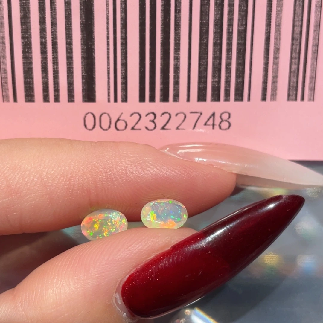 小***z欧泊未镶嵌欧泊耳钉