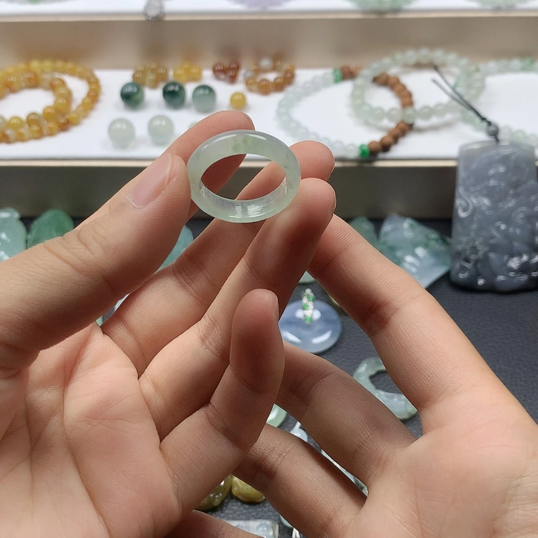 翡翠未镶嵌颈饰戒圈