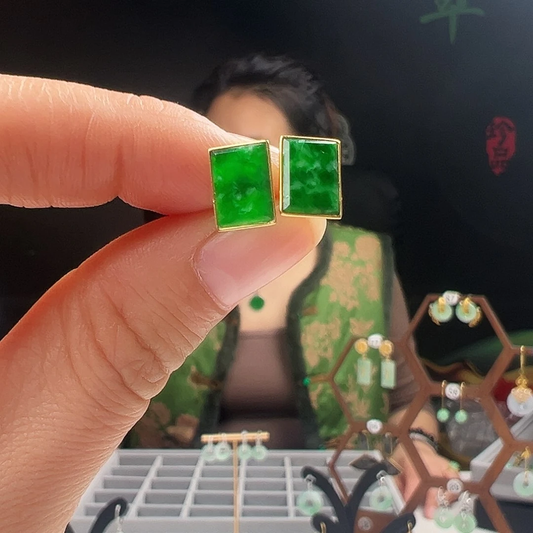 颈饰18K金镶嵌翡翠