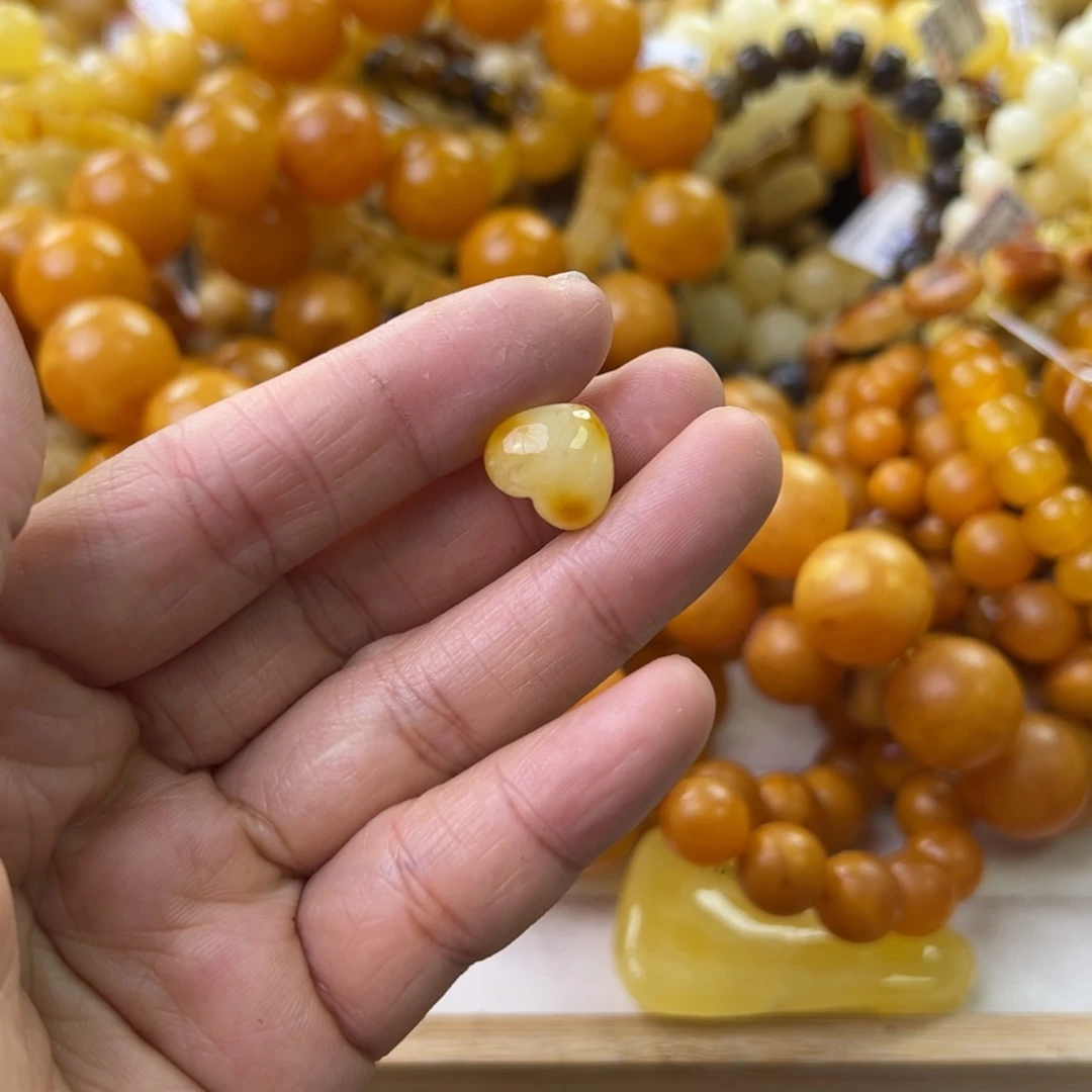 琥珀珠宝奇石未镶嵌