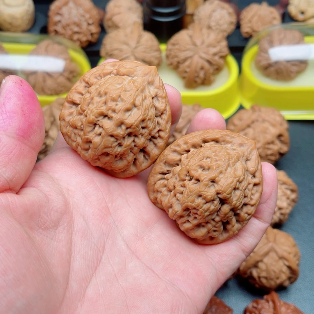 文玩核桃吊坠金公子狮子头43×39×46