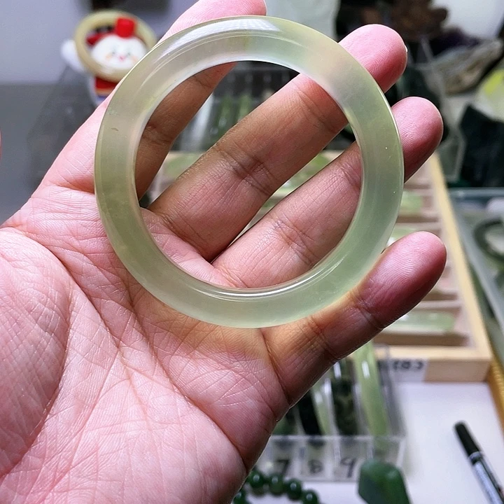 蛇纹石玉手镯未镶嵌柠***甜
