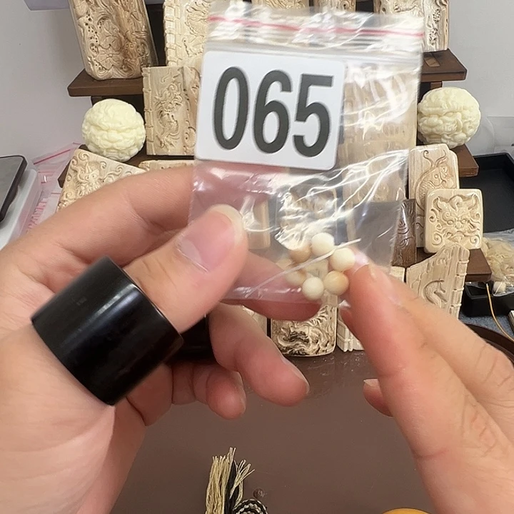 天然猛犸牙雕刻品