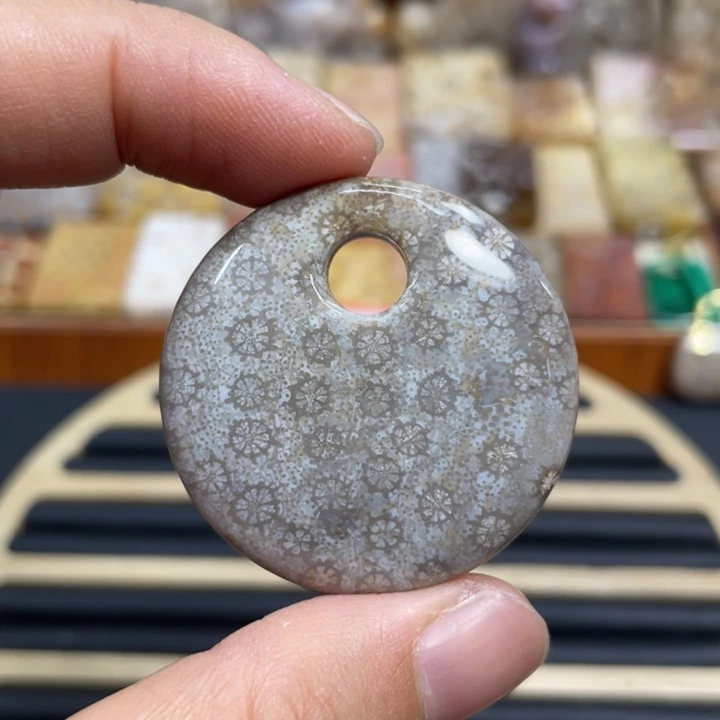 硅化玉未镶嵌颈饰k65