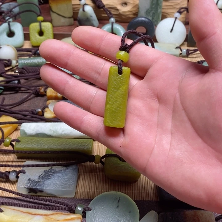 蛇纹石玉挂件未镶嵌Z**.