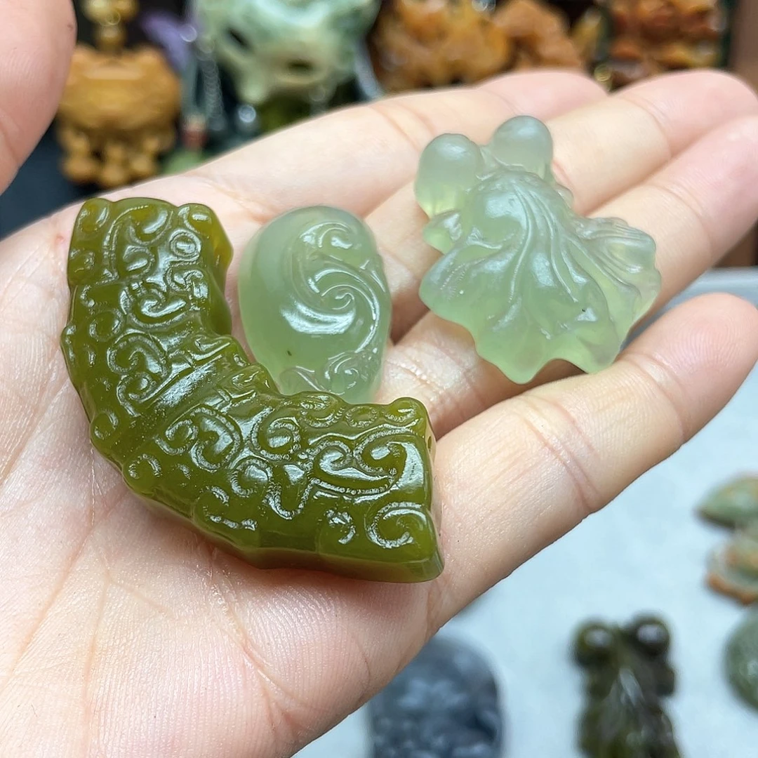海***话未镶嵌蛇纹石玉颈饰