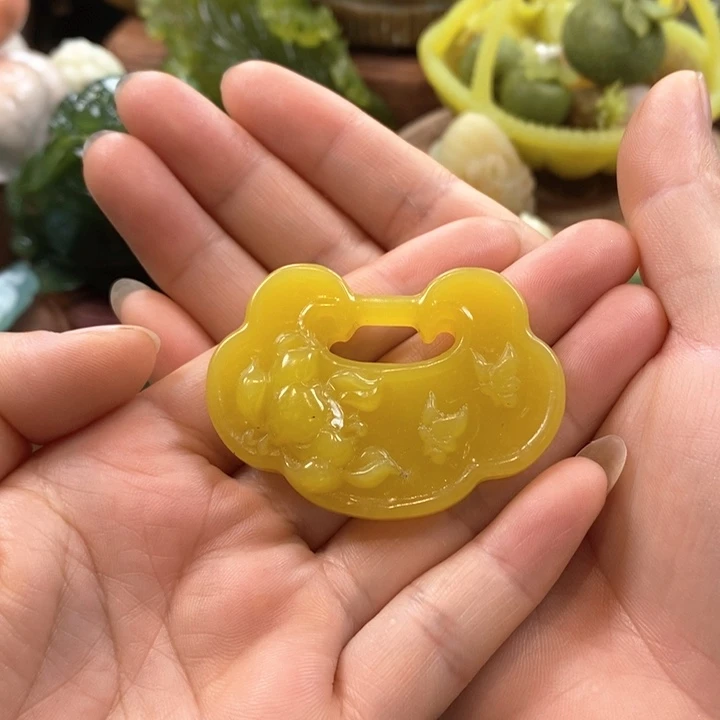 蛇纹石玉未镶嵌挂件