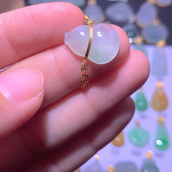 颈饰18K金镶嵌翡翠翡翠