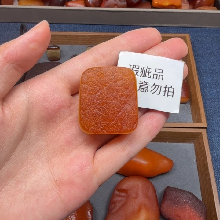 琥珀吊坠(赠链)未镶嵌