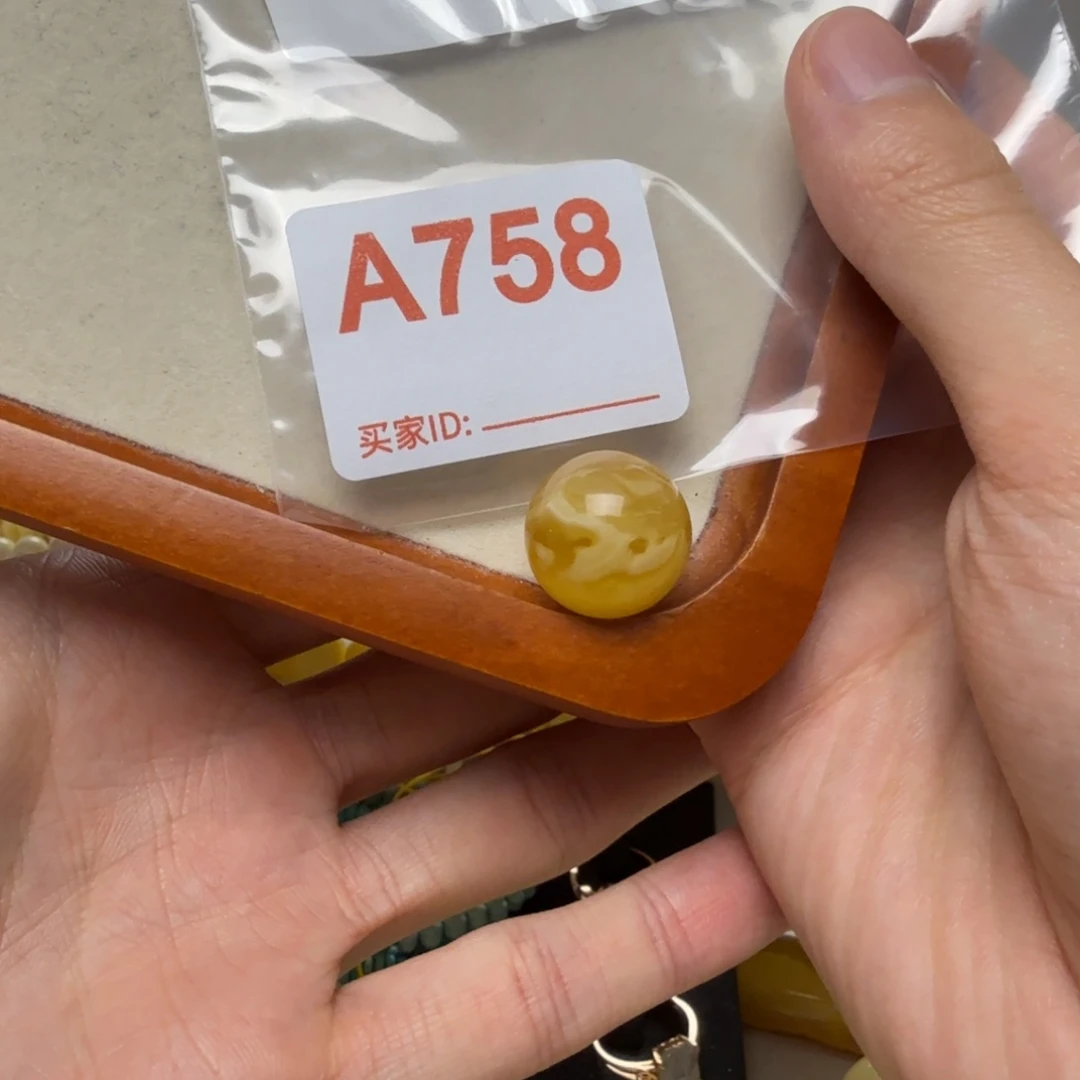 杨****琥珀未镶嵌裸石琥珀蜜蜡配饰配珠