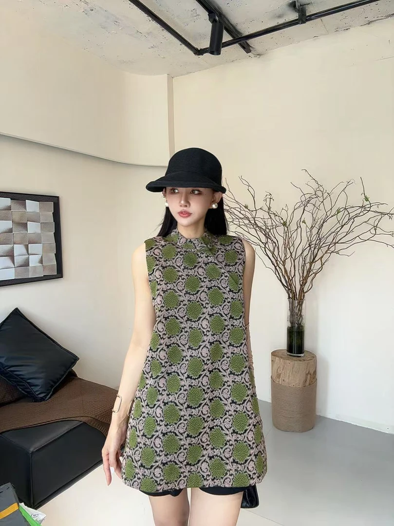 2025新款夏日绝美复古文艺穿搭新中式国风宽松绿色马甲上衣