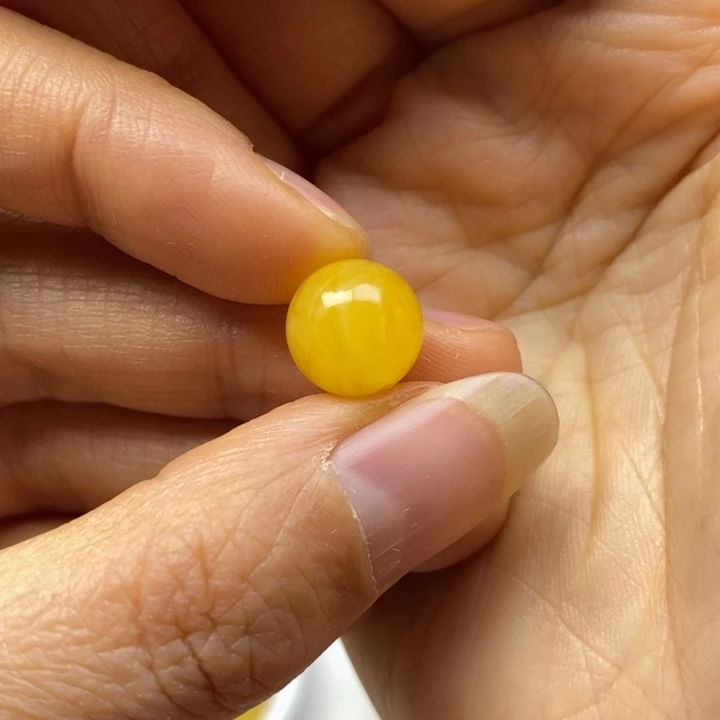 蜜蜡未镶嵌裸石尺寸10加，微微瑕